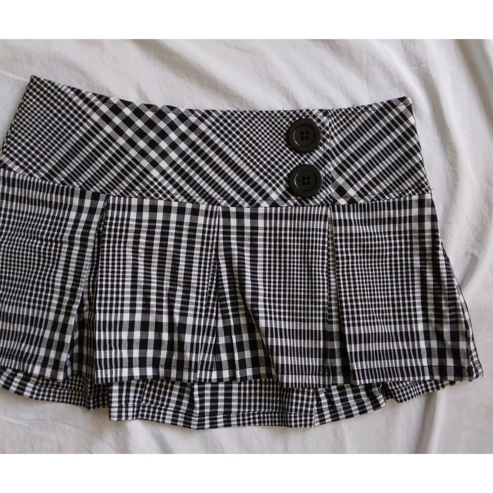 Fredrick's of Hollywood Plaid Mini Skirt Pleated Black White Academia Size 4 - Picture 2 of 7